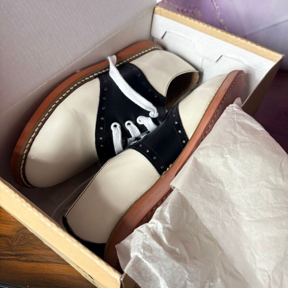 Kesco 4667 Girls 3.5 EE Classic Leather White Black Oxford Saddle Shoes NIB FLAW - Picture 2 of 13